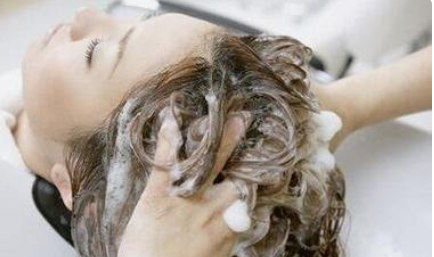 月子中心讲解剖腹产多久可以洗头